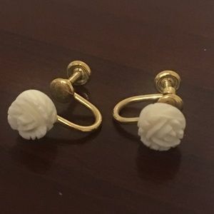 18k GF Vintage screw-back dainty flower earrings